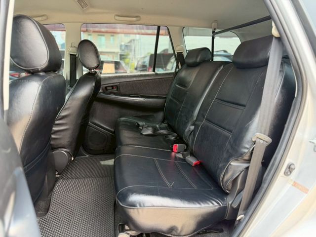 INNOVA 2.0L自排｜里程超低 輪胎剛更換新的｜車子定期保養及調胎｜後座有出風口 內裝也維持得很漂亮  第15張相片