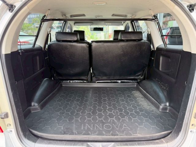 INNOVA 2.0L自排｜里程超低 輪胎剛更換新的｜車子定期保養及調胎｜後座有出風口 內裝也維持得很漂亮  第16張相片