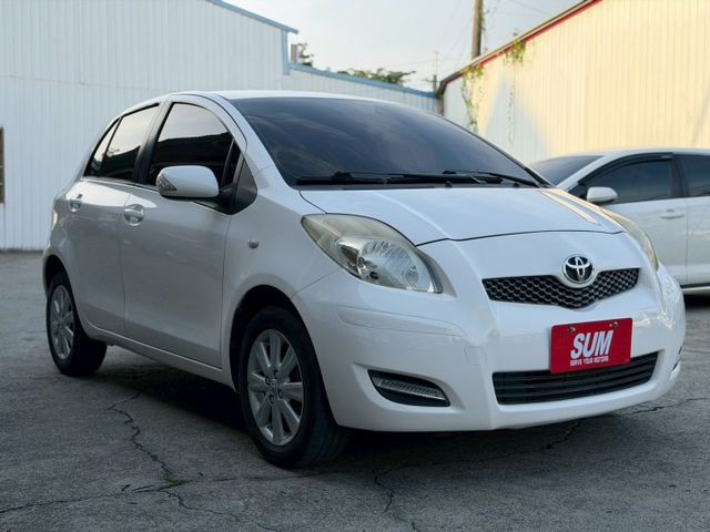 YARIS G Smart版｜ｉ-key可愛小鴨可以輕鬆在城市穿梭｜【恆溫空調】【電動後視鏡】【倒車雷達＋顯影】  第3張相片