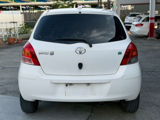 YARIS G Smart版｜ｉ-key可愛小鴨可以輕鬆在城市穿梭｜【恆溫空調】【電動後視鏡】【倒車雷達＋顯影】  第5張相片