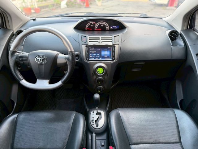 YARIS G Smart版｜ｉ-key可愛小鴨可以輕鬆在城市穿梭｜【恆溫空調】【電動後視鏡】【倒車雷達＋顯影】  第7張相片