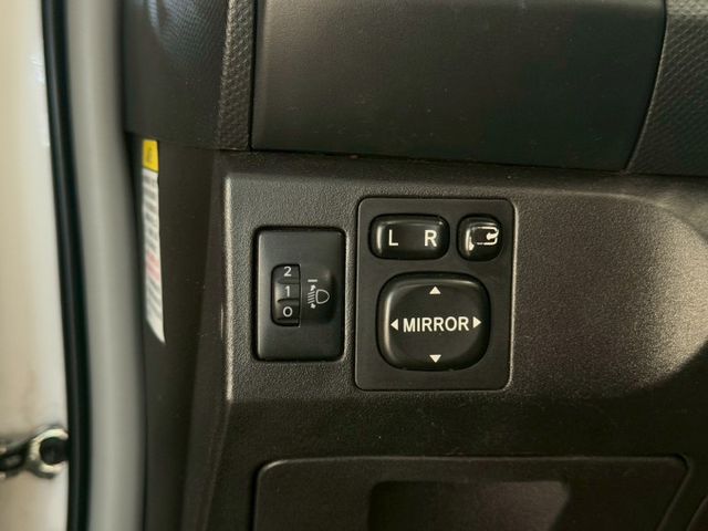 YARIS G Smart版｜ｉ-key可愛小鴨可以輕鬆在城市穿梭｜【恆溫空調】【電動後視鏡】【倒車雷達＋顯影】  第13張相片