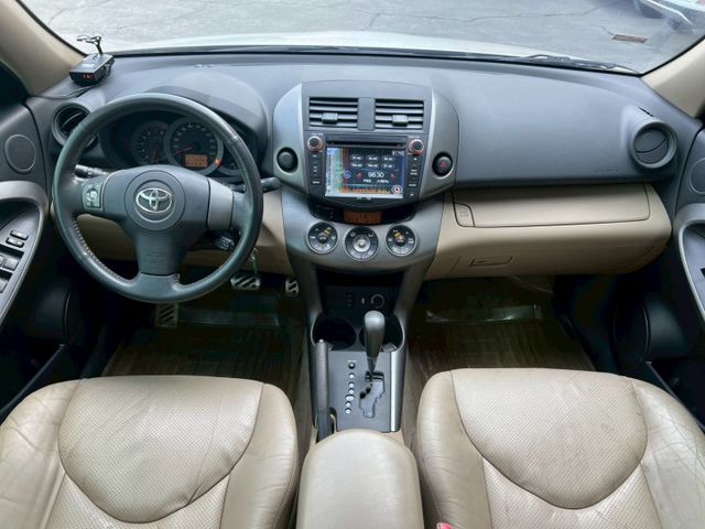 RAV4 E版｜里程只跑14萬 平均一年跑8千多公里｜後座傾倒可以平整化｜【定速】【雙區恆溫空調】【電動椅】  第4張相片