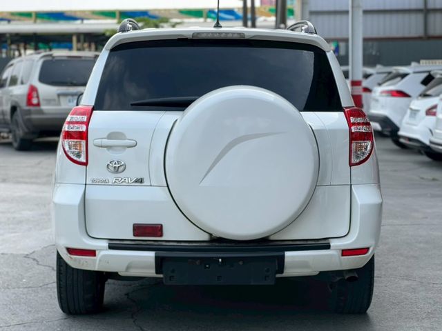 RAV4 E版｜里程只跑14萬 平均一年跑8千多公里｜後座傾倒可以平整化｜【定速】【雙區恆溫空調】【電動椅】  第11張相片