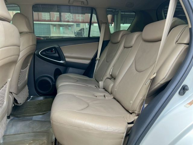 RAV4 E版｜里程只跑14萬 平均一年跑8千多公里｜後座傾倒可以平整化｜【定速】【雙區恆溫空調】【電動椅】  第15張相片