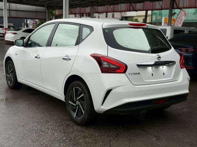 一手車TIIDA J版｜時尚外型 內裝乾淨外觀漂亮｜【盲點偵測】【抬頭顯示器】【倒車顯影】  第6張相片