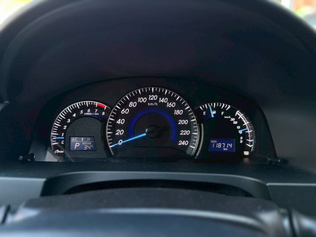 CAMRY 2.0雅緻版｜經典代步房車 空間寬敞｜原廠保養 輪胎也有在顧｜【胎壓偵測】【分區溫控】【倒車雷達】  第10張相片
