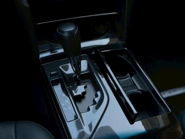 CAMRY 2.0雅緻版｜經典代步房車 空間寬敞｜原廠保養 輪胎也有在顧｜【胎壓偵測】【分區溫控】【倒車雷達】  第12張相片