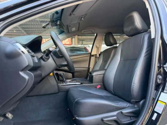 CAMRY 2.0雅緻版｜經典代步房車 空間寬敞｜原廠保養 輪胎也有在顧｜【胎壓偵測】【分區溫控】【倒車雷達】  第15張相片