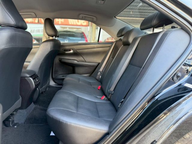 CAMRY 2.0雅緻版｜經典代步房車 空間寬敞｜原廠保養 輪胎也有在顧｜【胎壓偵測】【分區溫控】【倒車雷達】  第16張相片