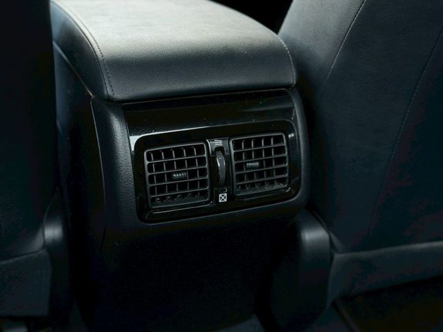 CAMRY 2.0雅緻版｜經典代步房車 空間寬敞｜原廠保養 輪胎也有在顧｜【胎壓偵測】【分區溫控】【倒車雷達】  第17張相片