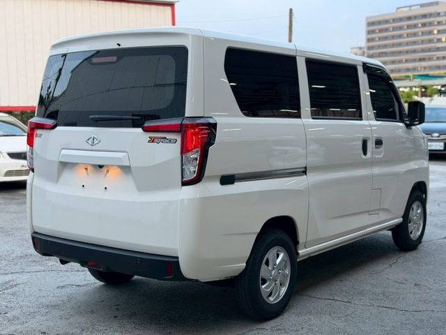一手J-SPACE 八人尊貴版｜原廠保固＋保養 媲美新車｜車內維持漂亮  第3張相片