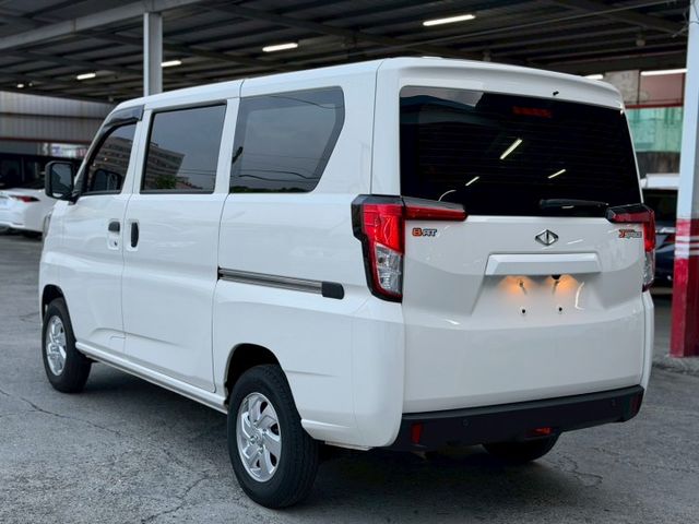 一手J-SPACE 八人尊貴版｜原廠保固＋保養 媲美新車｜車內維持漂亮  第4張相片