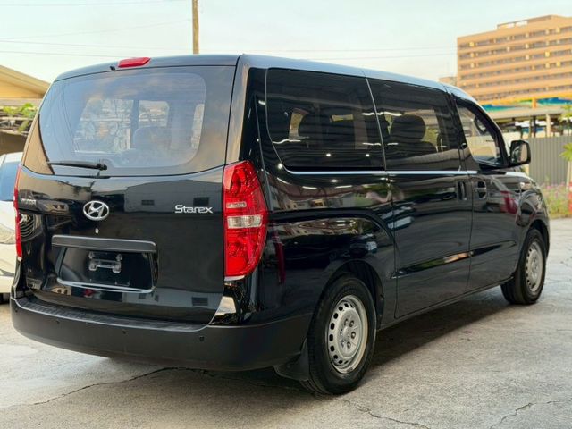 九人座經典廂車｜前身是教會用車 定期保養｜載送工人最佳夥伴  第5張相片