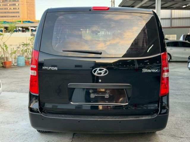 九人座經典廂車｜前身是教會用車 定期保養｜載送工人最佳夥伴  第6張相片