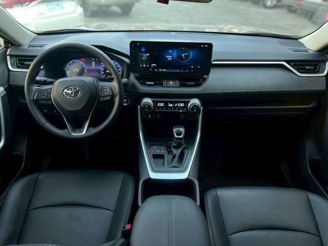 【整備中~賞車請預約】一手車25年式RAV4旗艦版｜新車價117萬 目前里程1.8萬有保證｜現買現省喔～  第6張相片