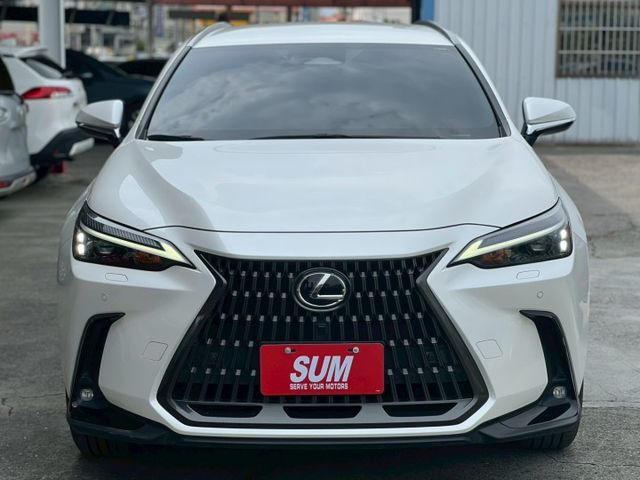 一手好車NX200 豪華版+升級精裝特仕｜出廠資料齊全 車況來源透明｜【雙前電動椅】【分區溫控】【腳踢尾門】  第2張相片