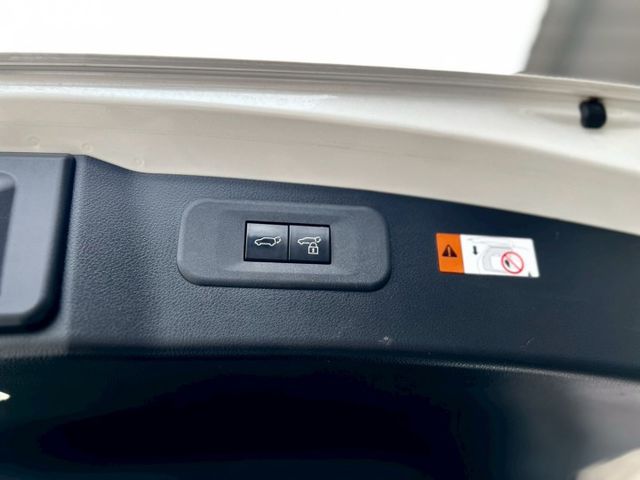 一手好車NX200 豪華版+升級精裝特仕｜出廠資料齊全 車況來源透明｜【雙前電動椅】【分區溫控】【腳踢尾門】  第18張相片