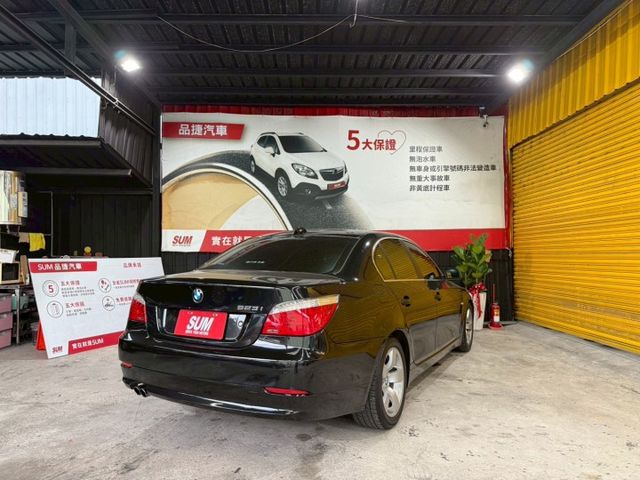 BMW 5-Series Sedan 2008款 523i 黑色  第3張相片
