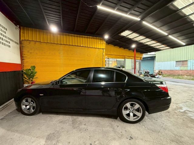 BMW 5-Series Sedan 2008款 523i 黑色  第4張相片