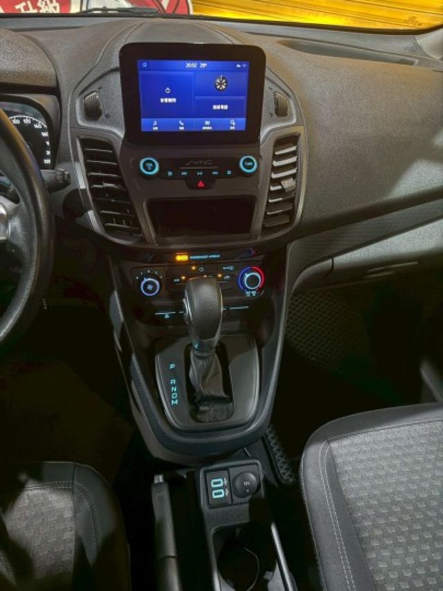 2020年FORD TOURNEO CONNECT 有跟車 全家輕鬆出遊好選擇!!  第9張相片