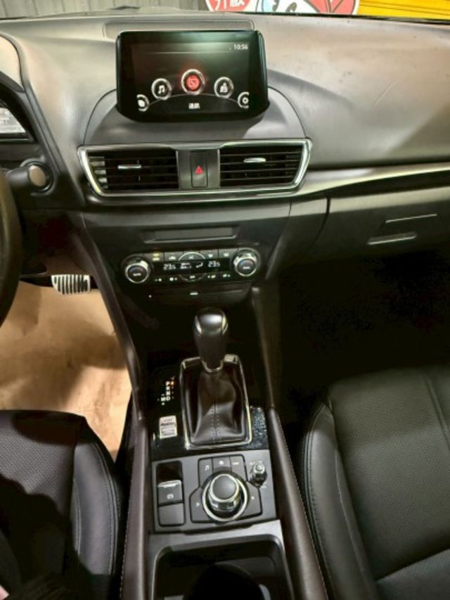 2016年MAZDA 3 四門頂級有盲點 定速 抬顯 電子手煞車!!!!  第8張相片