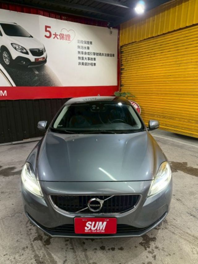 2018年VOLVO V40 T3安全智尚版 里程僅跑2.6萬 !!!!  第2張相片