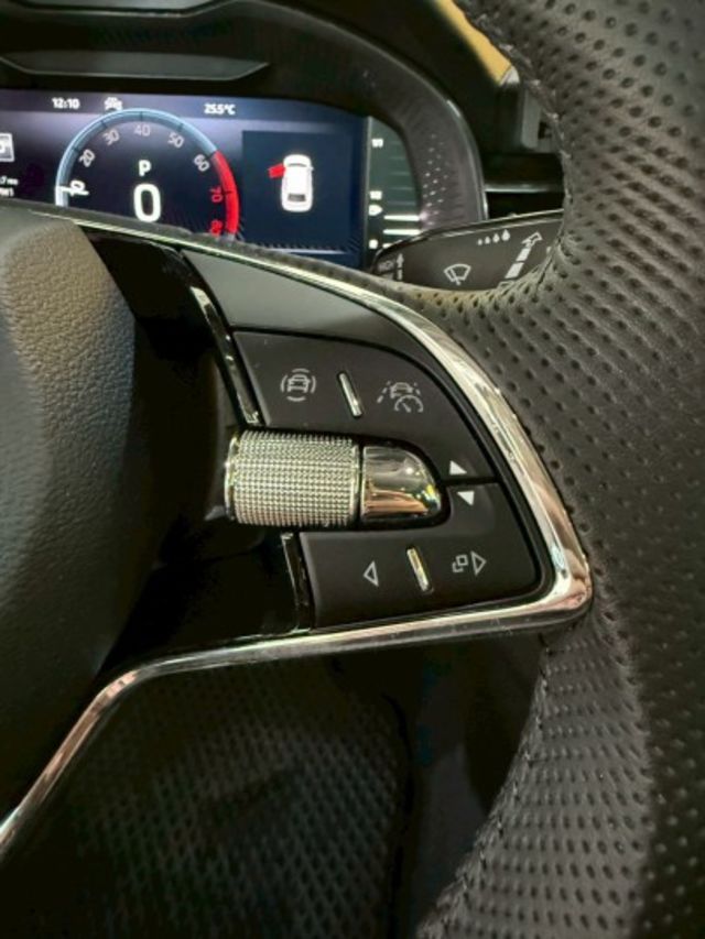 2023年SKODA SCALA1.5 TSI有跟車 里程僅跑1.8萬!!!!!  第10張相片