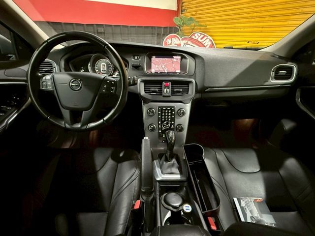 2018年VOLVO V40 T3安全智尚版 里程僅跑2.6萬 !!!!  第6張相片