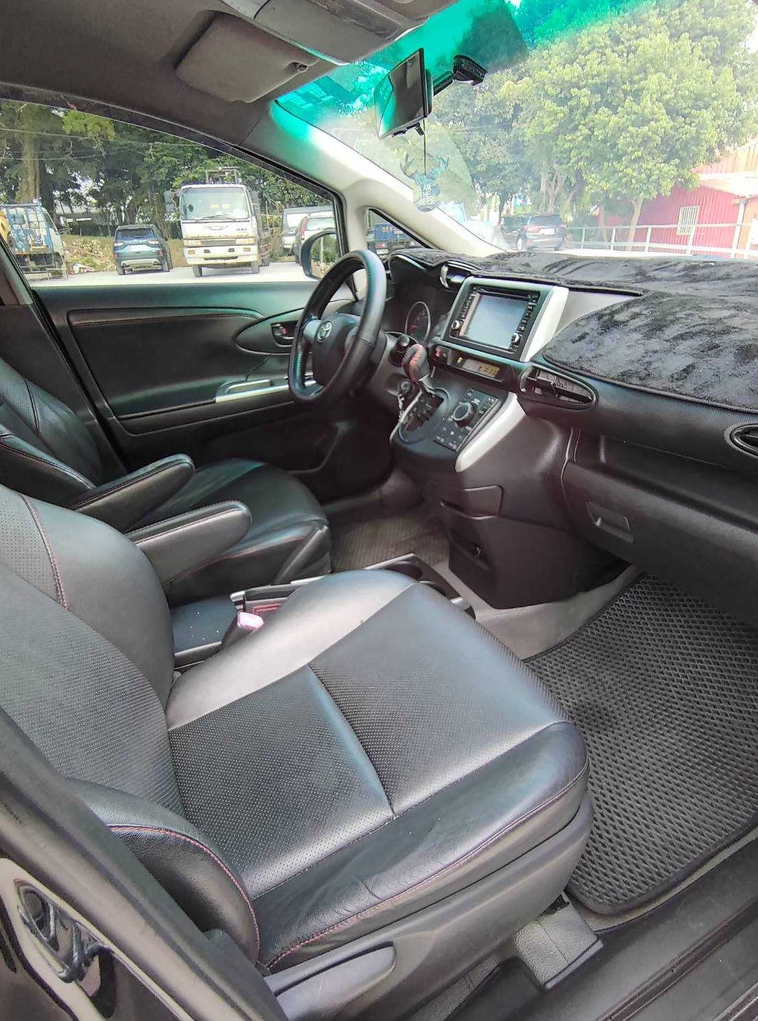 2015 Toyota Wish 經典2.0 黑色  第3張相片