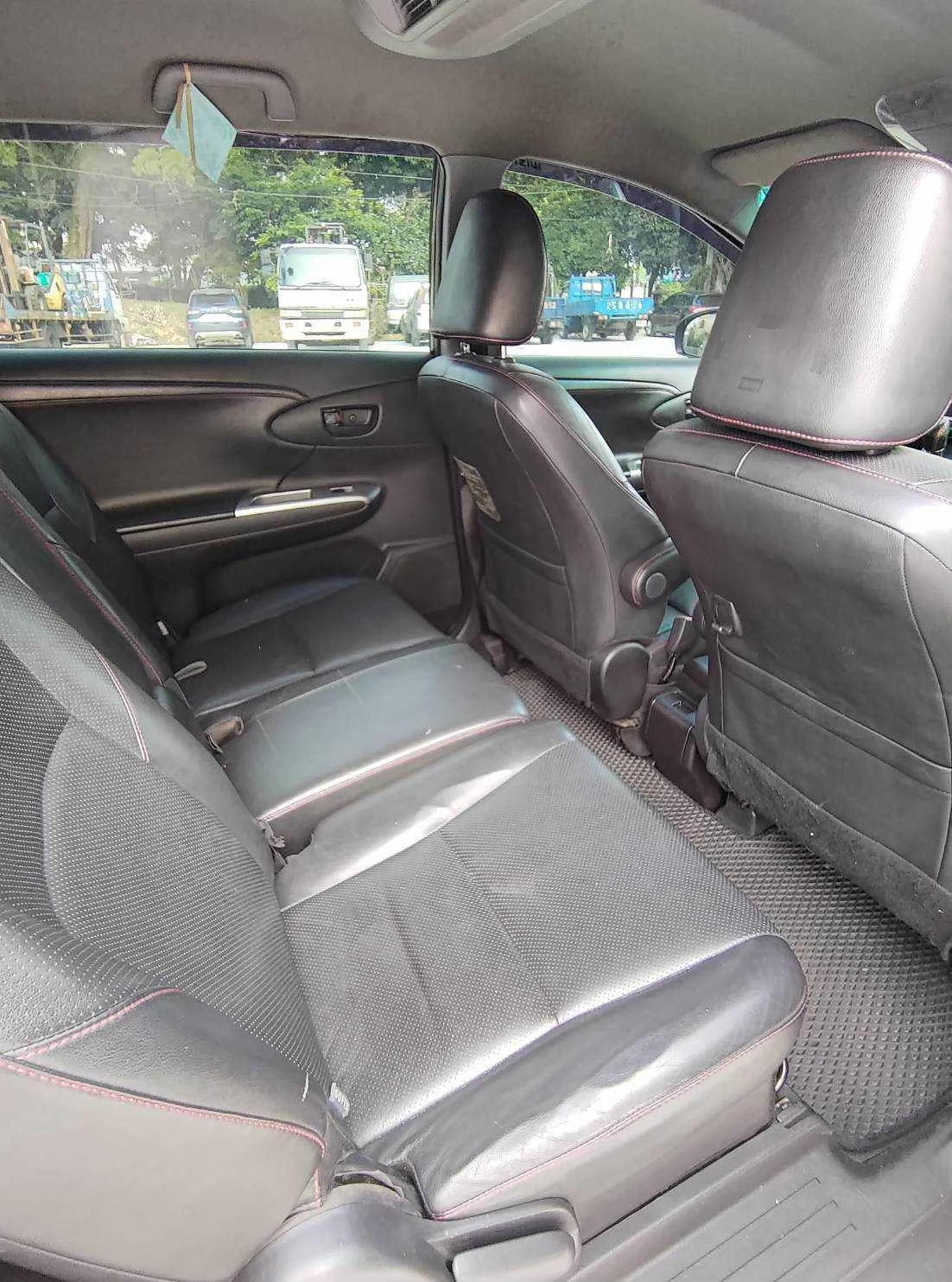 2015 Toyota Wish 經典2.0 黑色  第5張相片