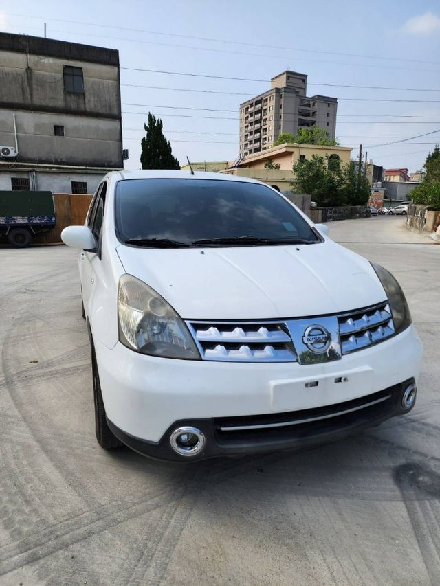 2012 Nissan  LIVINA   第1張相片