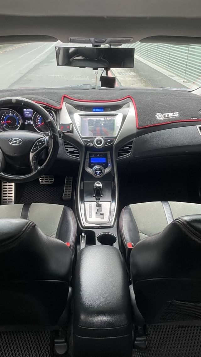 HYUNDAI現代 ELANTRA  第9張相片