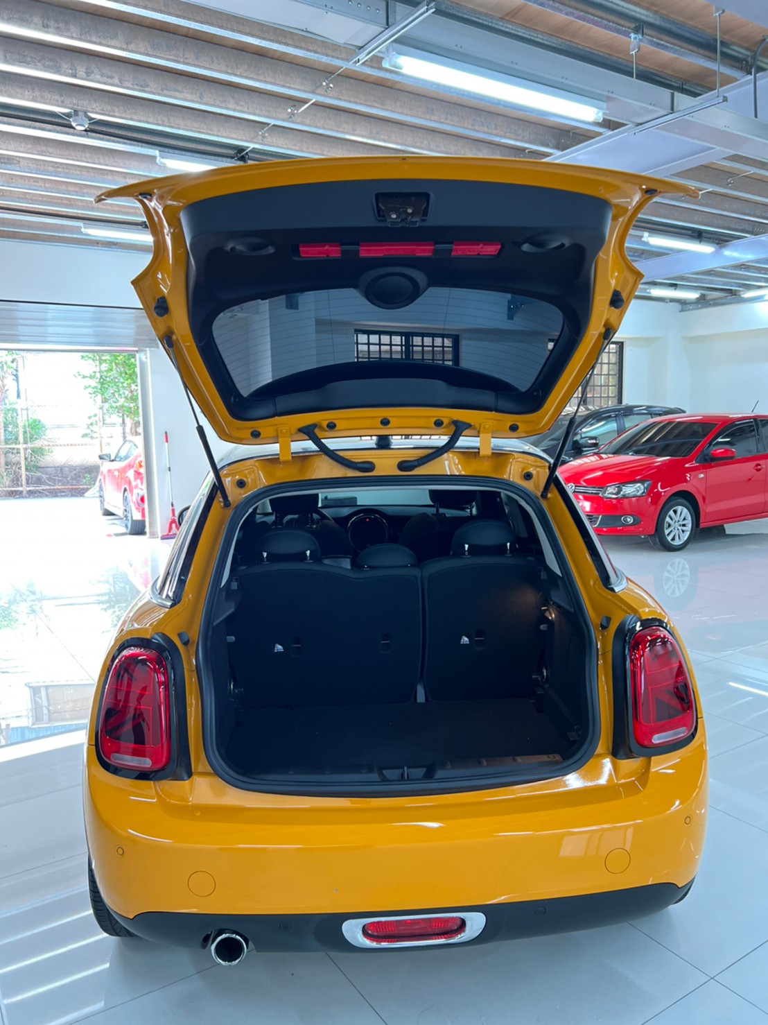 Mini Cooper 5D  第8張相片