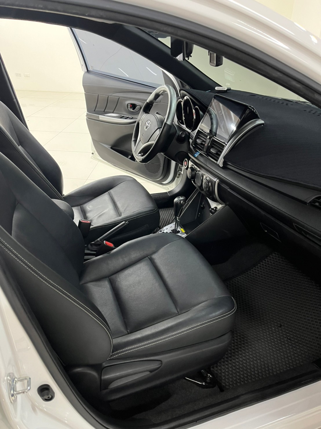 Toyota Yaris1.5豪華   第10張相片