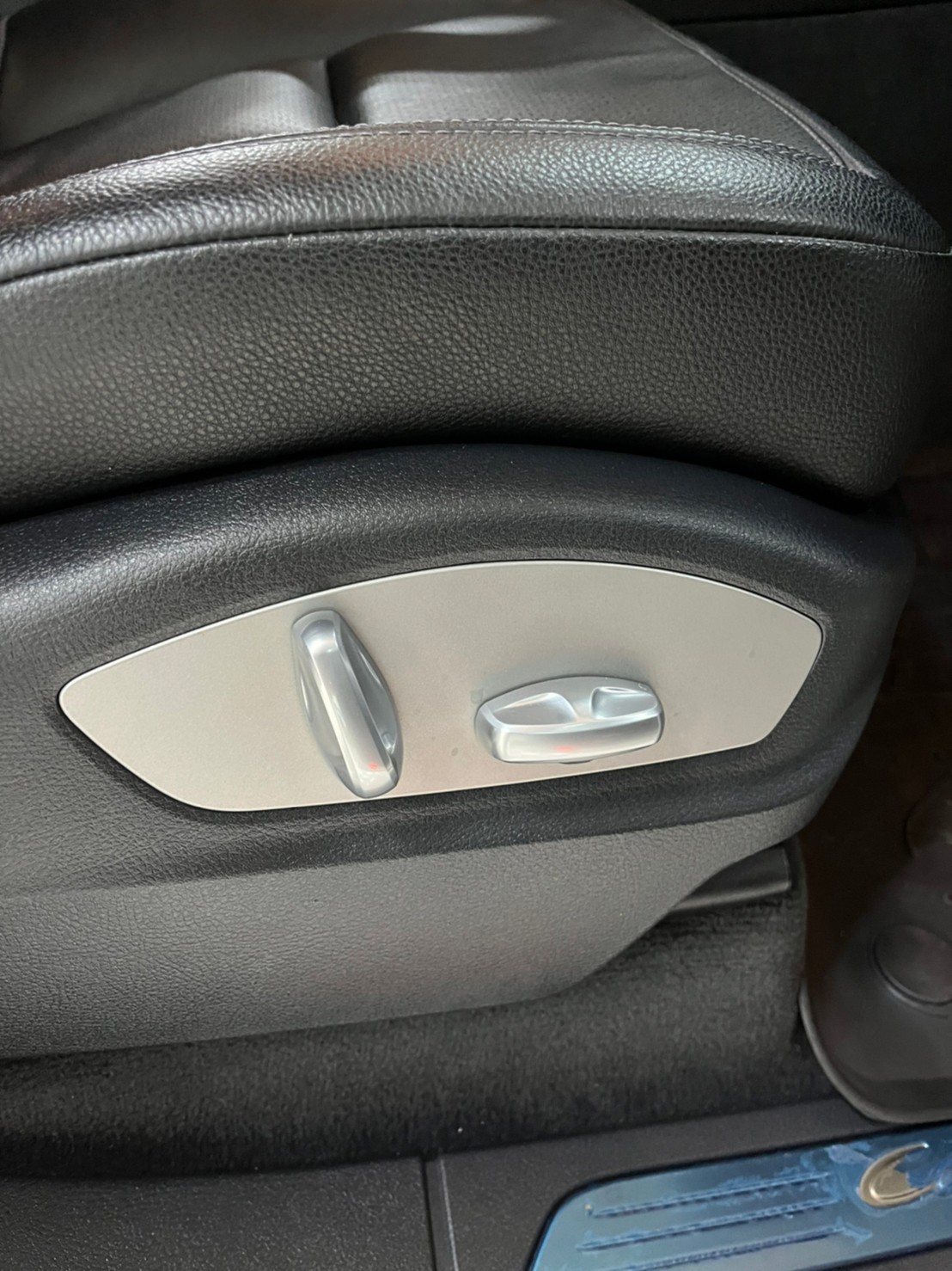 Porsche Cayenne 白金限定版  第12張相片