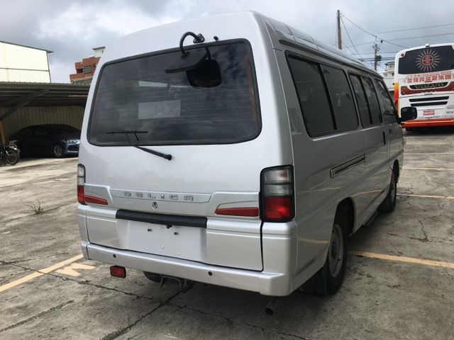 幼童車變更自小客車 車況佳 里程少 全新後座椅  第2張相片
