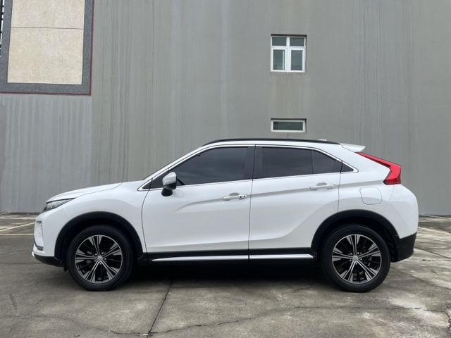 原版件.僅跑3萬多.環景.盲點.車道偏移  第4張相片