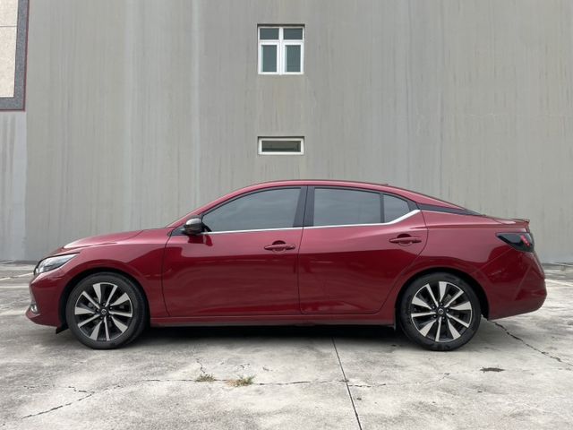 尊爵智駕版.低里程2萬多公里.原漆原鈑件.360度環景.跟車防撞盲點.......  第4張相片