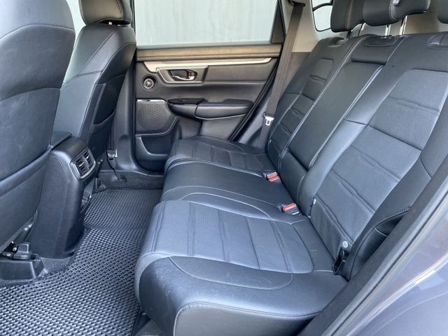 VTI-S版新車價107.9萬電動尾門.行動裝置無線充電.環景.跟車...  第6張相片