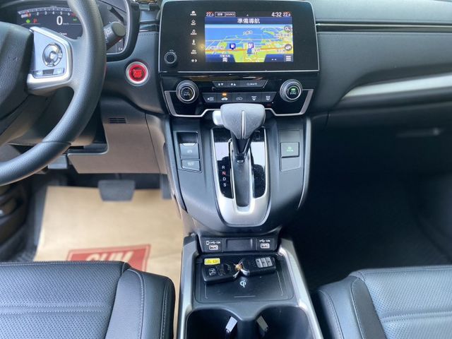 VTI-S版新車價107.9萬電動尾門.行動裝置無線充電.環景.跟車...  第9張相片