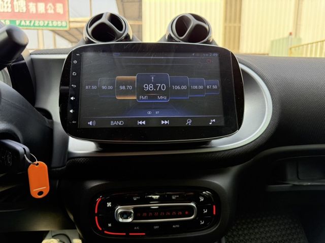 在店 / 四人座 棕黑雙色 / 歡迎電洽預約賞車  第12張相片