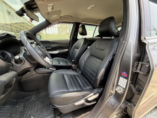 在店 / 豪華版 / 車況優 / ISOFIX  第10張相片