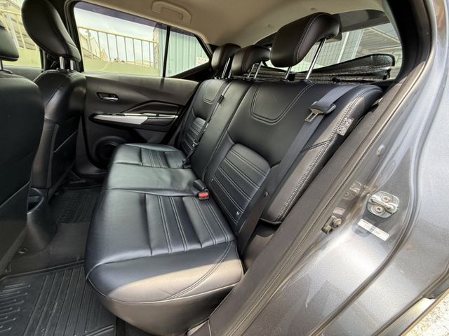 在店 / 豪華版 / 車況優 / ISOFIX  第11張相片