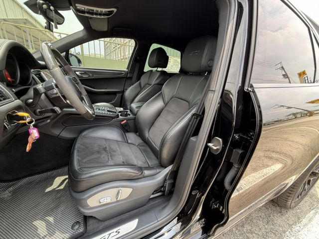 在庫優質車 / Macan GTS總代理 / 歡迎電洽預約賞車  第11張相片