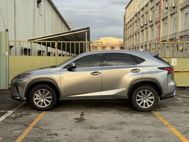 實車 / 豪華版 / 車況優 / 認證保固  第7張相片