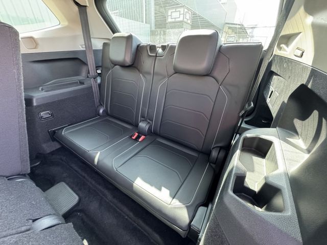 在店 / 七人座 / 認證保固 / 車況優  第10張相片