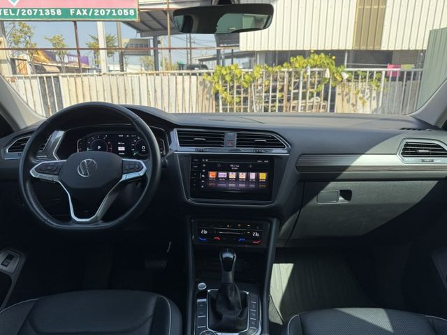 在店 / 七人座 / 認證保固 / 車況優  第11張相片