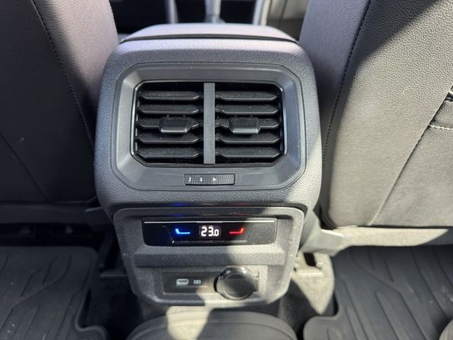 在店 / 七人座 / 認證保固 / 車況優  第13張相片