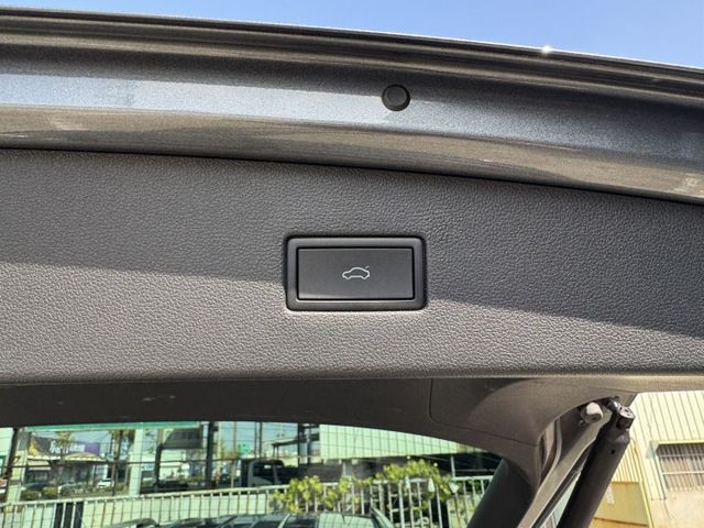 在店 / 七人座 / 認證保固 / 車況優  第14張相片